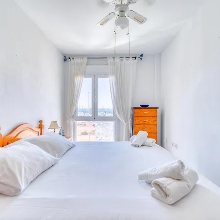 Homeforguest Apartamento Con Terraza En El Puerto De *
